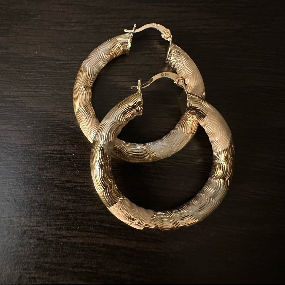 18K Yellow Gold Filled Fish Scale Tri-Color 1.5inch Round Tubular Hoop Earrings